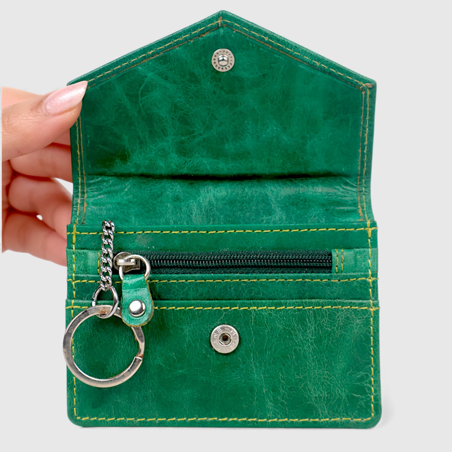 Emerald Regency Compact Vintage Leather Card Wallet - Green Colour