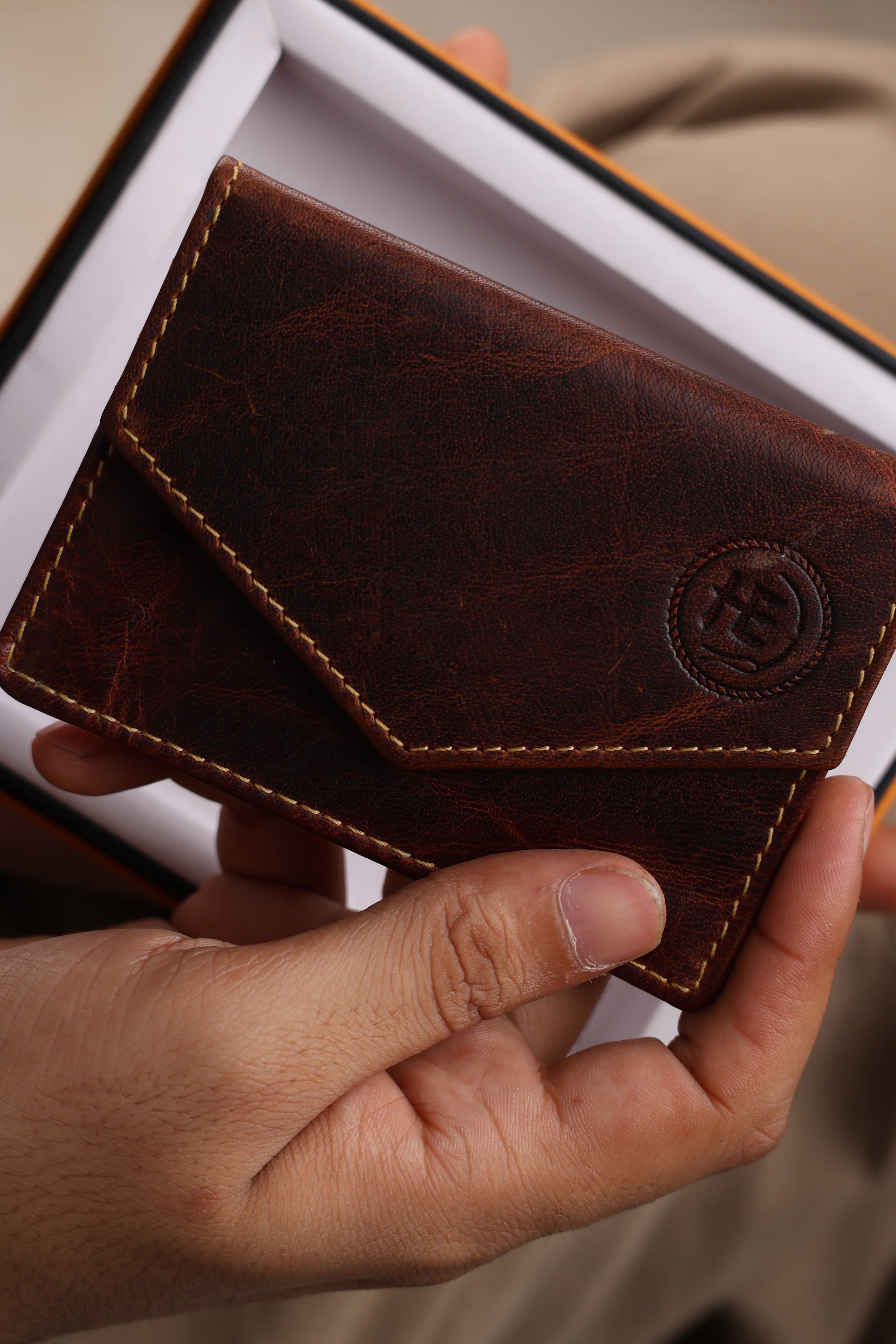 Emerald Regency Compact Vintage Leather Card Wallet - Maroon Colour