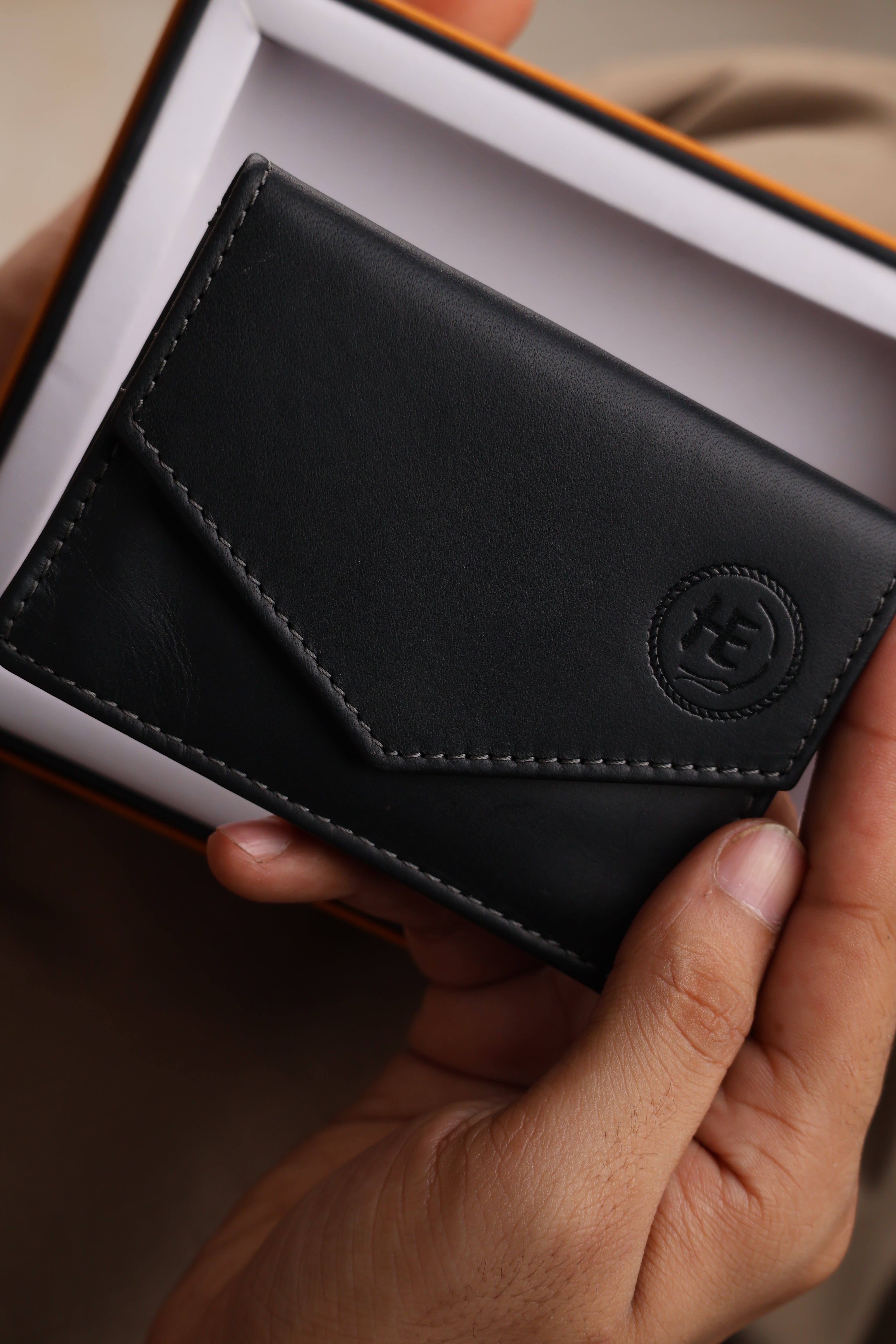 Emerald Regency Compact Vintage Leather Card Wallet - Black Colour